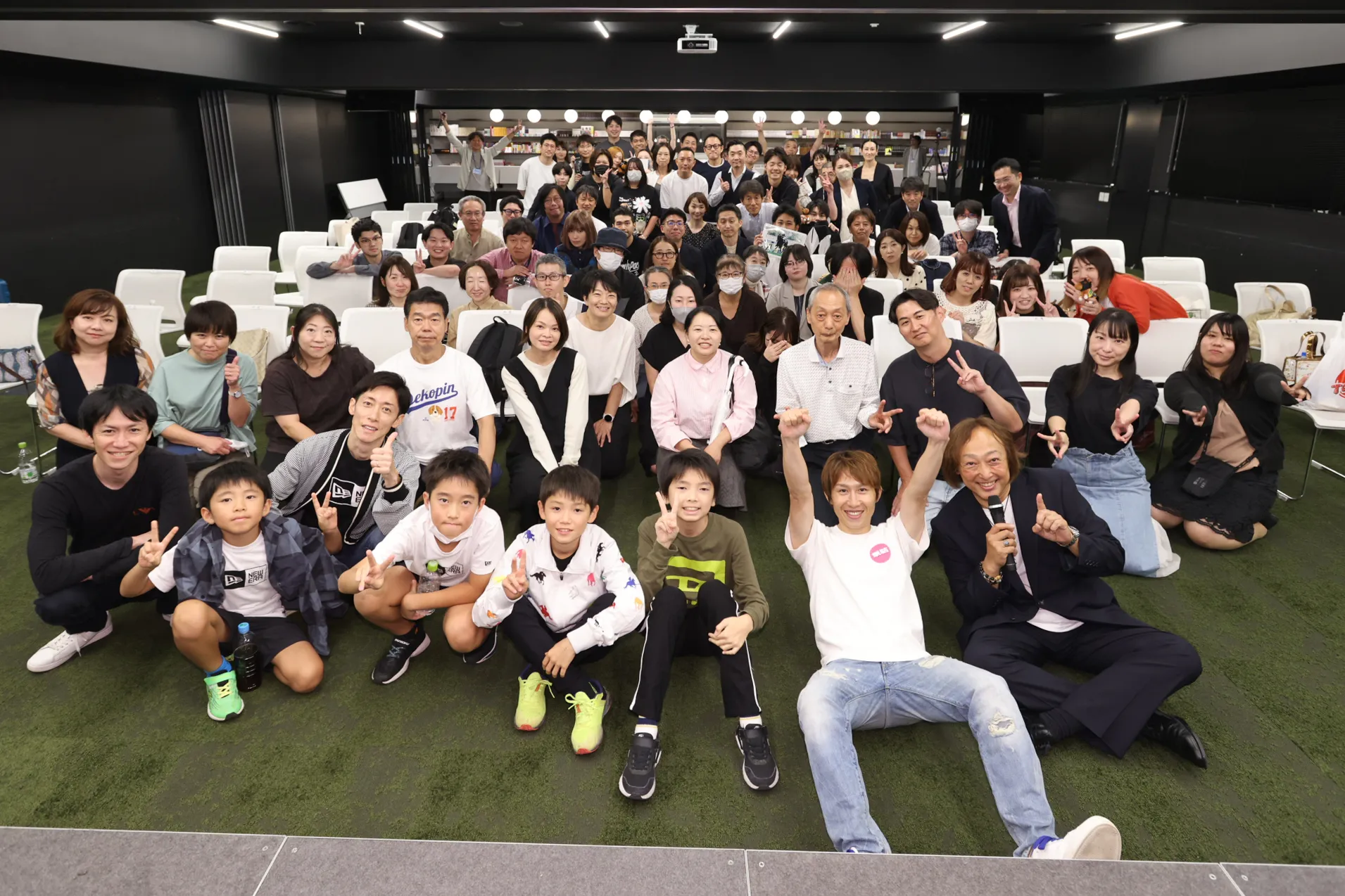 田辺裕信騎手と記念写真